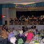 Orchesterbild mit Tanzdamen, die Disco kann beginnen.